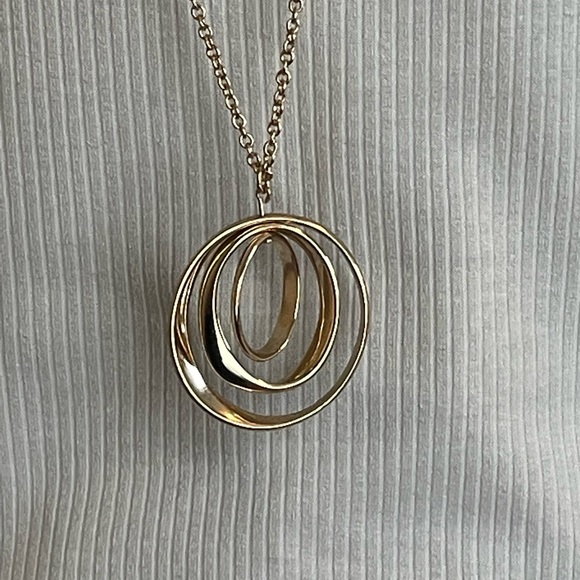 Interlocking Circles Pendant - Picture 2 of 3